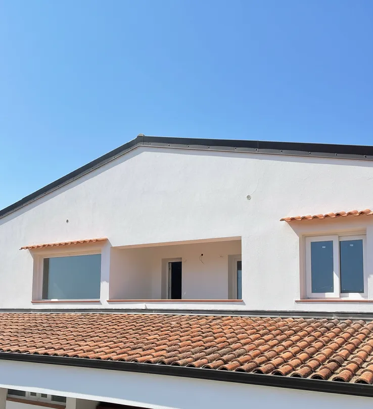 Portoncino a taglio termico e vetrate panoramiche per Villa Sciacca